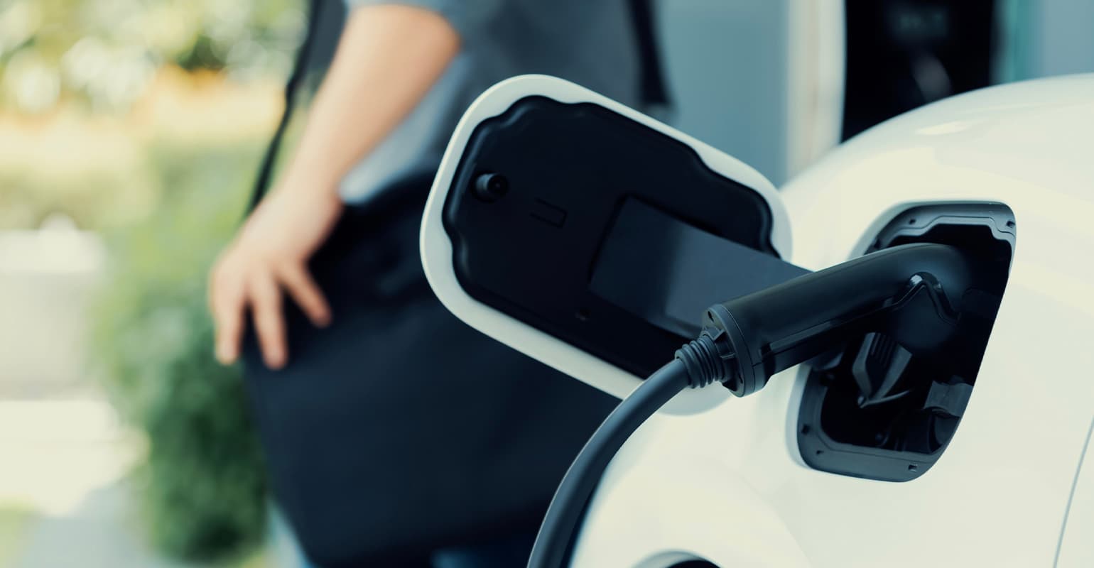 Nachhaltiger unterwegs: Elektroautos und Hybridmodelle im Abo